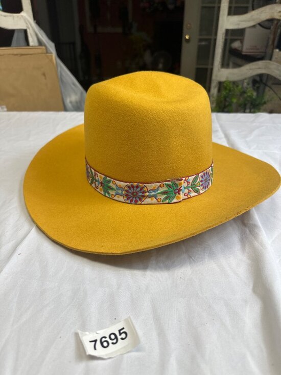 olive & pique adjustable , feature allows this hat to fit a wide range of heads main image 5